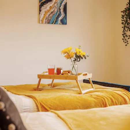Monthly 30% Off - Perfect For Families & Corporates - 7 Beds Holiday home *