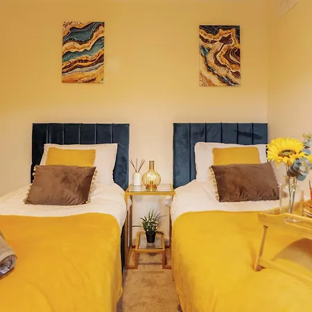 Holiday home Monthly 30% Off - Perfect For Families & Corporates - 7 Beds Leeds (West Yorkshire)