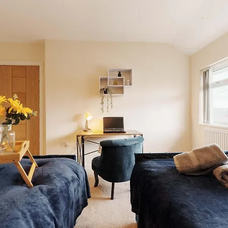 Monthly 30% Off - Perfect For Families & Corporates - 7 Beds Holiday home *