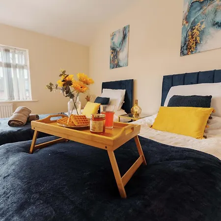 Monthly 30% Off - Perfect For Families & Corporates - 7 Beds Leeds (West Yorkshire)