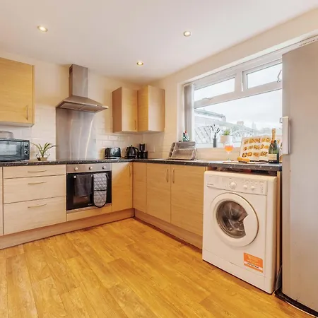Monthly 30% Off - Perfect For Families & Corporates - 7 Beds Holiday home