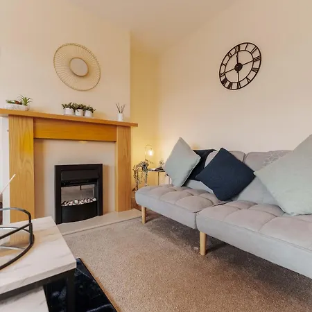 Monthly 30% Off - Perfect For Families & Corporates - 7 Beds Holiday home *