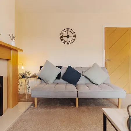 Monthly 30% Off - Perfect For Families & Corporates - 7 Beds Holiday home Leeds (West Yorkshire)