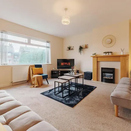 Monthly 30% Off - Perfect For Families & Corporates - 7 Beds Leeds (West Yorkshire)